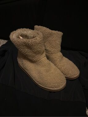 Old Navy Women's Sherpa Pull-On Booties - Cream